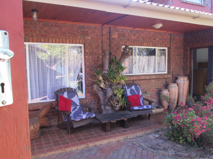 6 Bedroom Property for Sale in Greendale KwaZulu-Natal