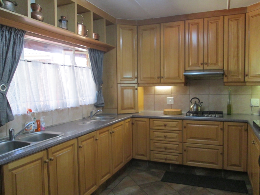 6 Bedroom Property for Sale in Greendale KwaZulu-Natal