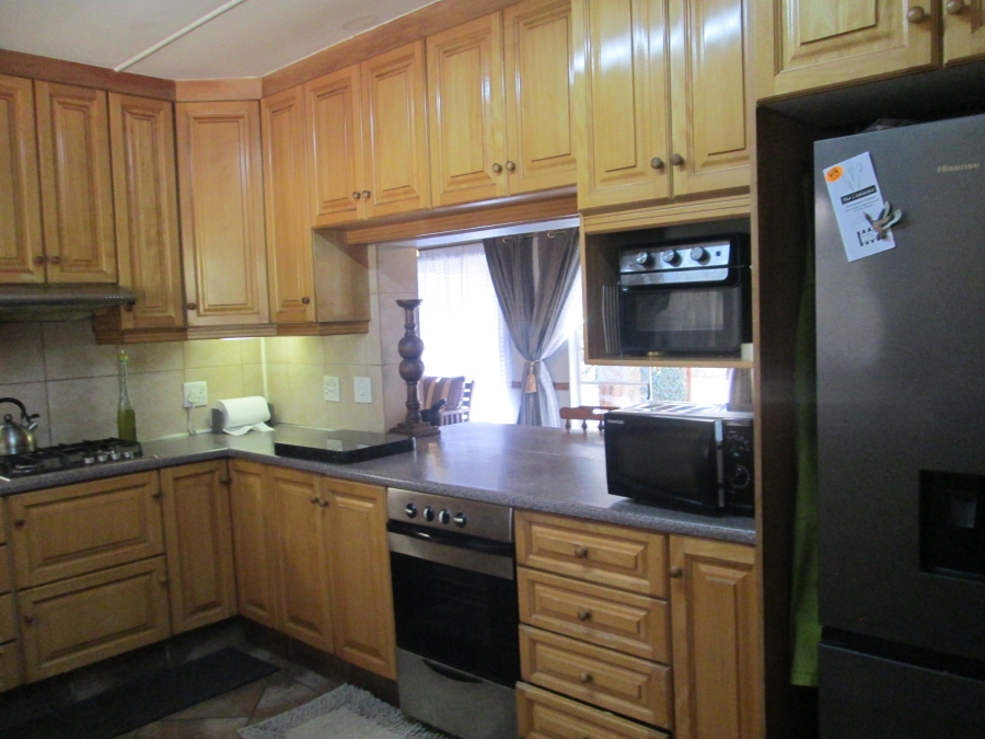6 Bedroom Property for Sale in Greendale KwaZulu-Natal