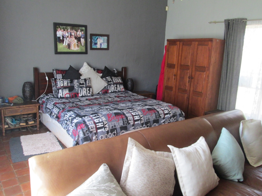 6 Bedroom Property for Sale in Greendale KwaZulu-Natal