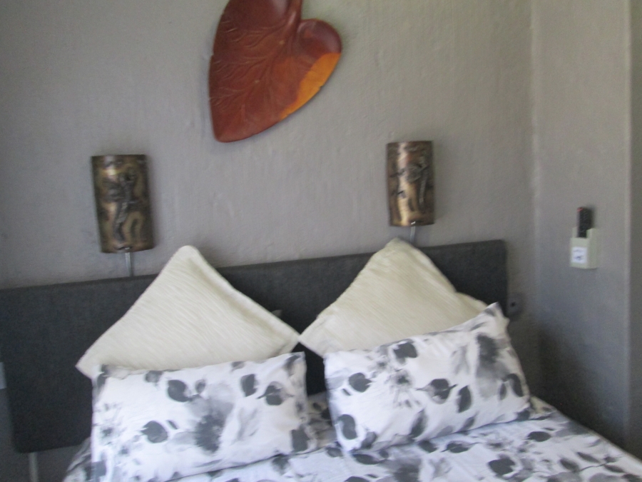 6 Bedroom Property for Sale in Greendale KwaZulu-Natal