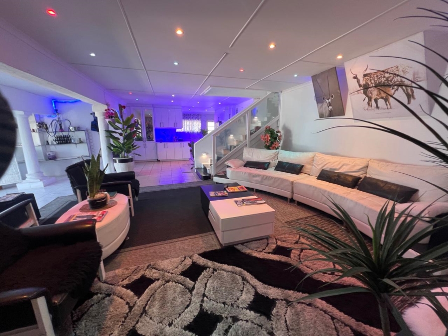 To Let 4 Bedroom Property for Rent in Margate KwaZulu-Natal