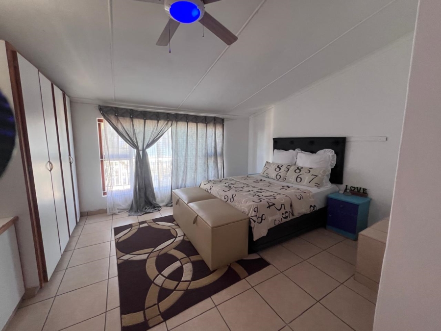 To Let 4 Bedroom Property for Rent in Margate KwaZulu-Natal