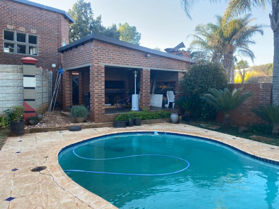 8 Bedroom Property for Sale in Huttenheights KwaZulu-Natal