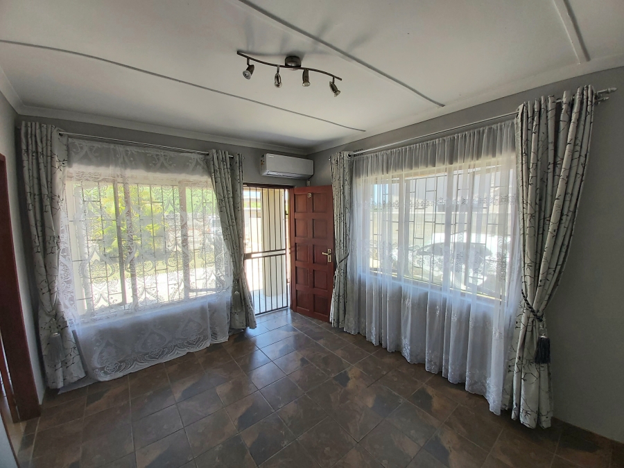 To Let 2 Bedroom Property for Rent in Stanger Manor KwaZulu-Natal