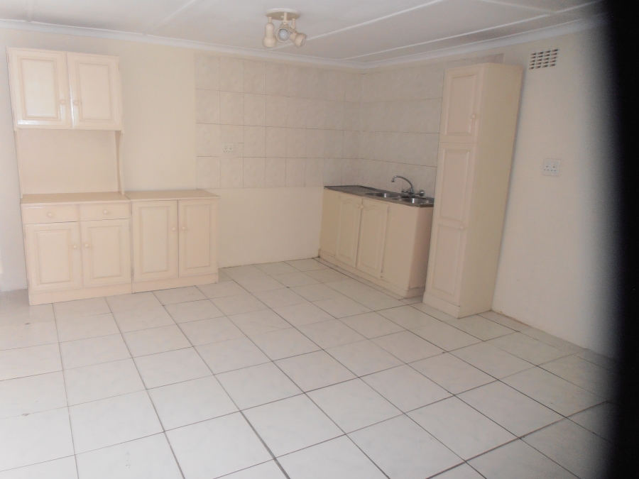 To Let 1 Bedroom Property for Rent in Bluff KwaZulu-Natal