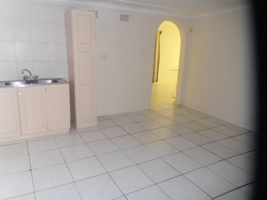 To Let 1 Bedroom Property for Rent in Bluff KwaZulu-Natal