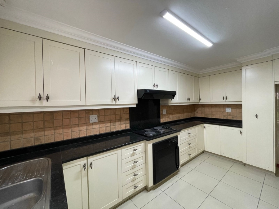 To Let 4 Bedroom Property for Rent in Northcroft KwaZulu-Natal
