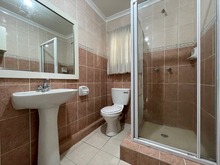 To Let 4 Bedroom Property for Rent in Northcroft KwaZulu-Natal