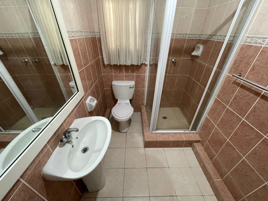 To Let 4 Bedroom Property for Rent in Northcroft KwaZulu-Natal