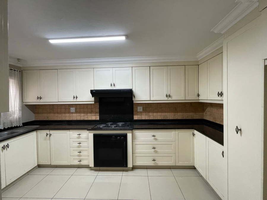 To Let 4 Bedroom Property for Rent in Northcroft KwaZulu-Natal