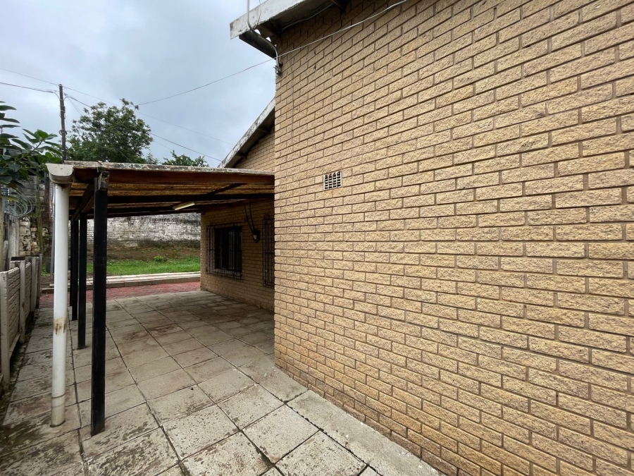 To Let 4 Bedroom Property for Rent in Northcroft KwaZulu-Natal