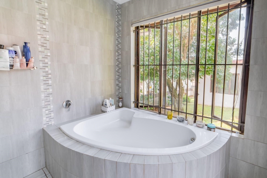 5 Bedroom Property for Sale in Ballito Central KwaZulu-Natal