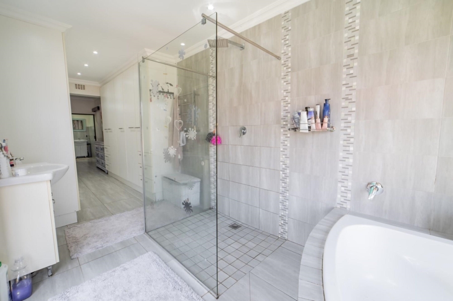 5 Bedroom Property for Sale in Ballito Central KwaZulu-Natal