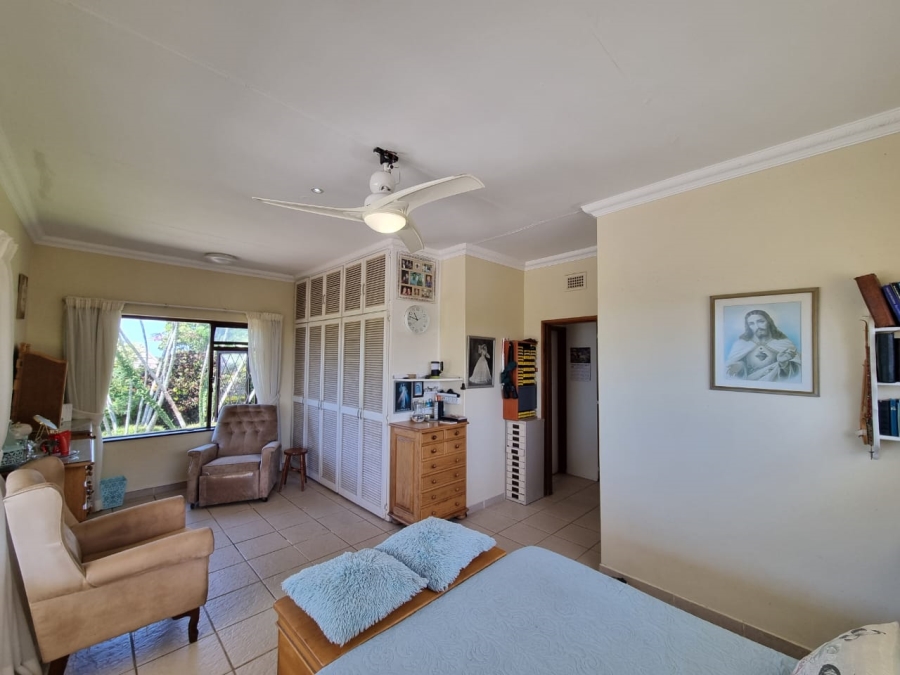 6 Bedroom Property for Sale in Uvongo KwaZulu-Natal
