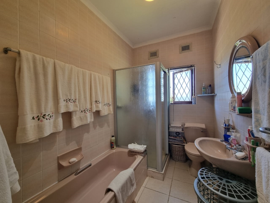 6 Bedroom Property for Sale in Uvongo KwaZulu-Natal