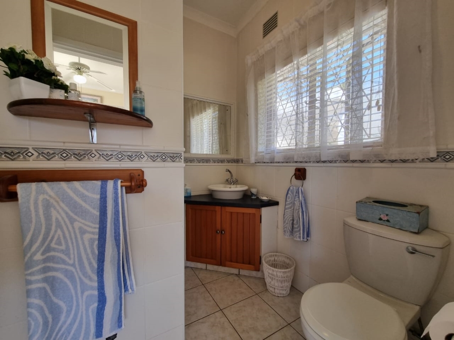 6 Bedroom Property for Sale in Uvongo KwaZulu-Natal