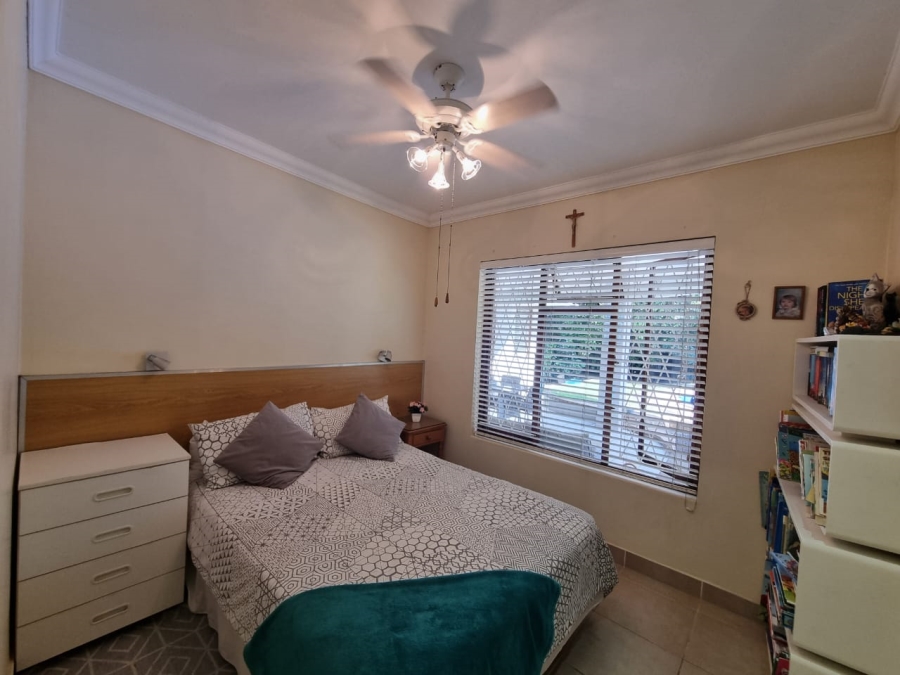 6 Bedroom Property for Sale in Uvongo KwaZulu-Natal