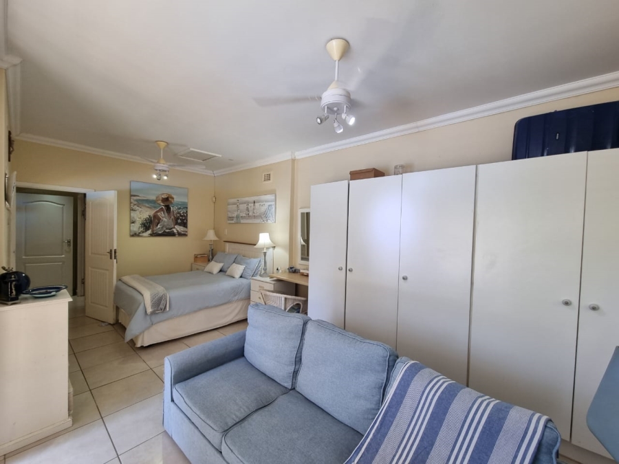 6 Bedroom Property for Sale in Uvongo KwaZulu-Natal