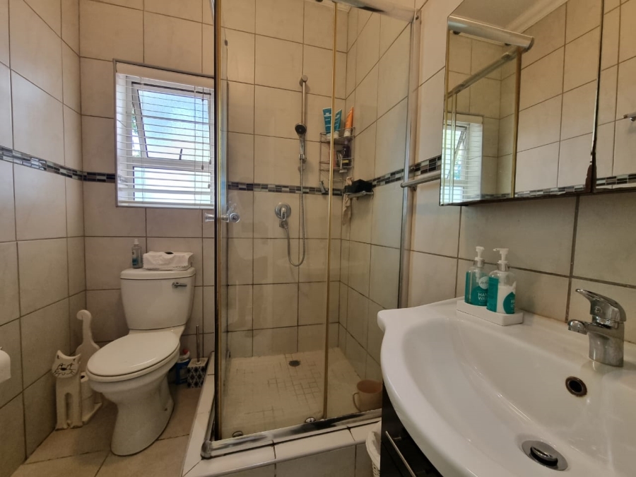 6 Bedroom Property for Sale in Uvongo KwaZulu-Natal