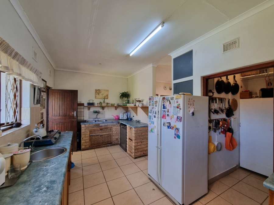 6 Bedroom Property for Sale in Uvongo KwaZulu-Natal
