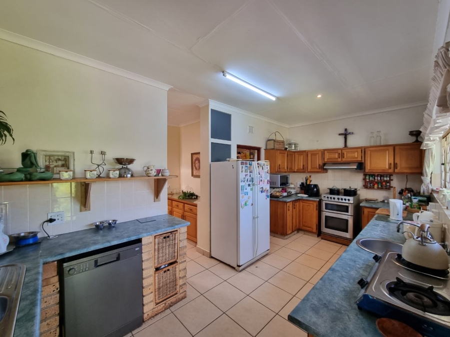 6 Bedroom Property for Sale in Uvongo KwaZulu-Natal