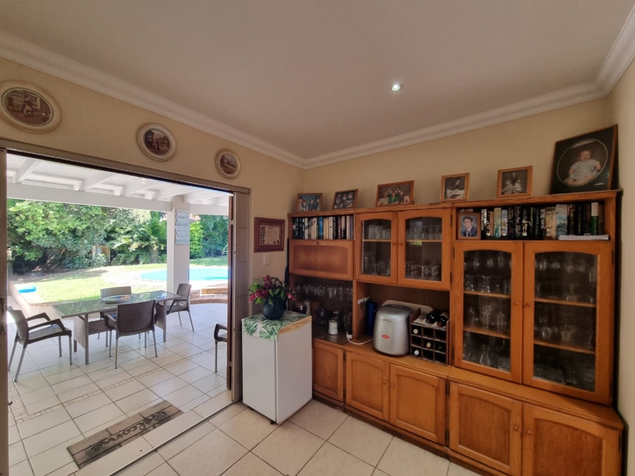 6 Bedroom Property for Sale in Uvongo KwaZulu-Natal