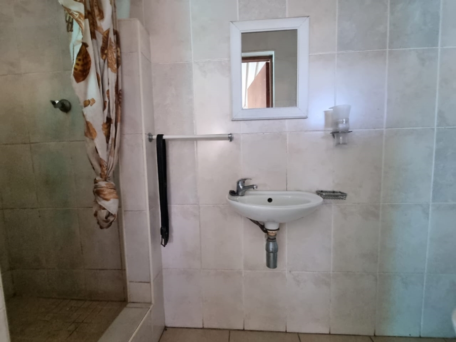 6 Bedroom Property for Sale in Uvongo KwaZulu-Natal