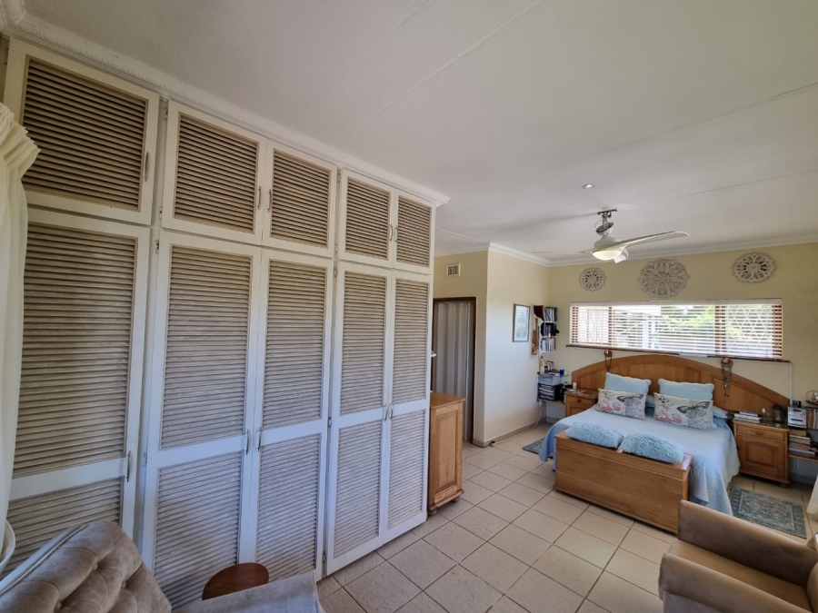 6 Bedroom Property for Sale in Uvongo KwaZulu-Natal