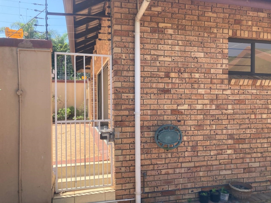 To Let 3 Bedroom Property for Rent in Somerset Park KwaZulu-Natal