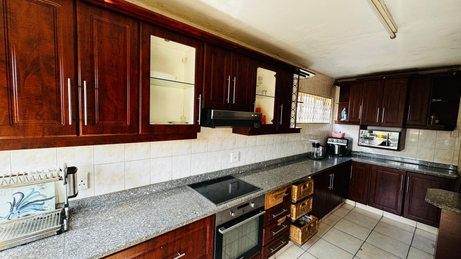 To Let 4 Bedroom Property for Rent in Bluff KwaZulu-Natal