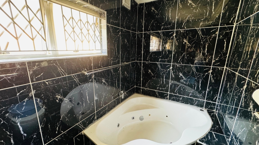 To Let 4 Bedroom Property for Rent in Bluff KwaZulu-Natal