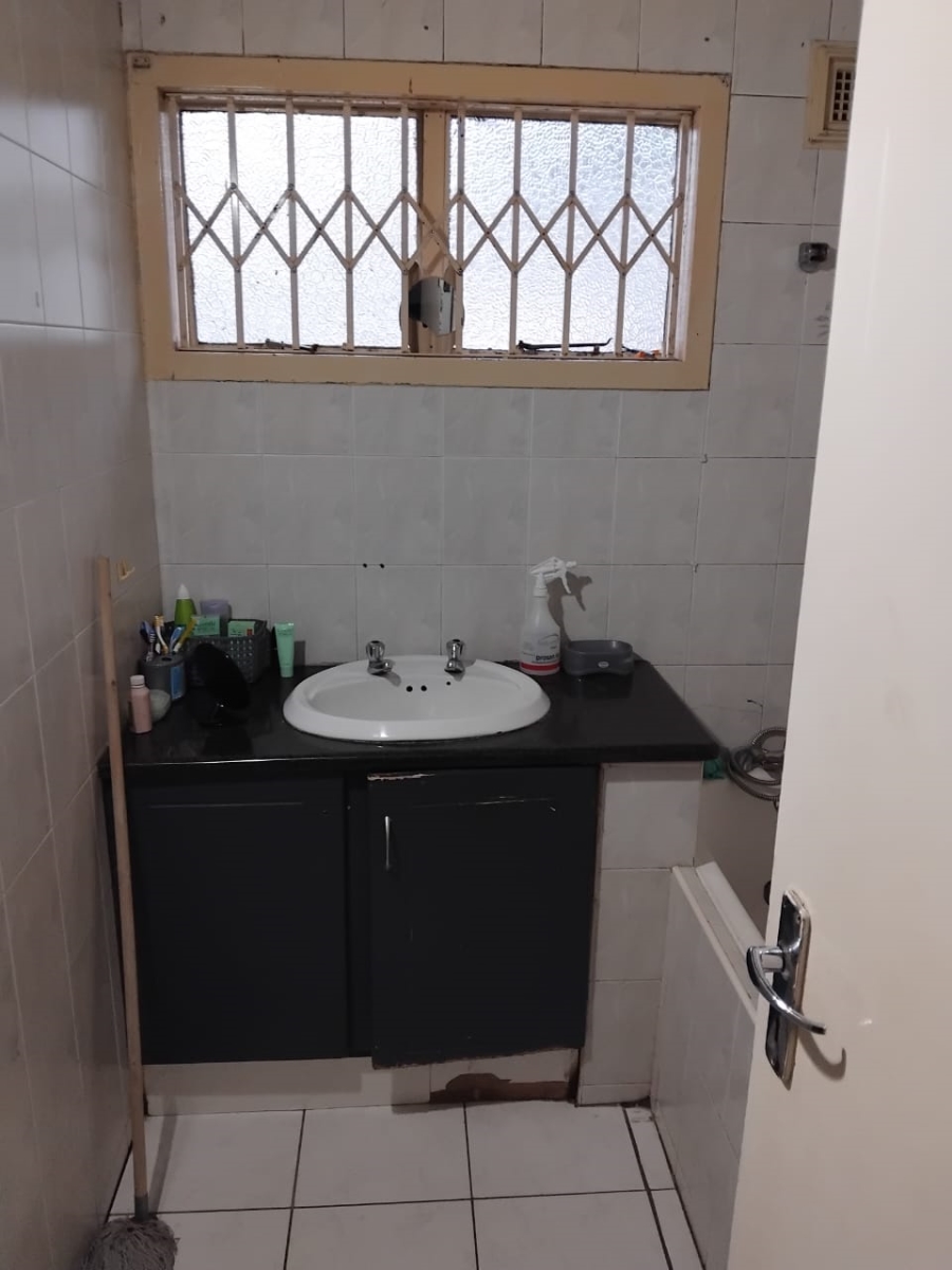 6 Bedroom Property for Sale in Malvern KwaZulu-Natal