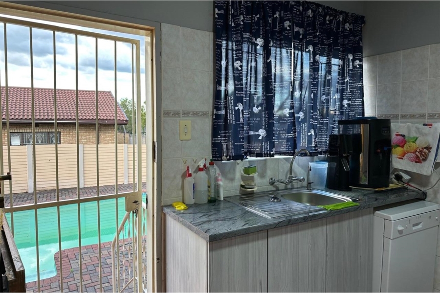 4 Bedroom Property for Sale in Pioneer Park KwaZulu-Natal