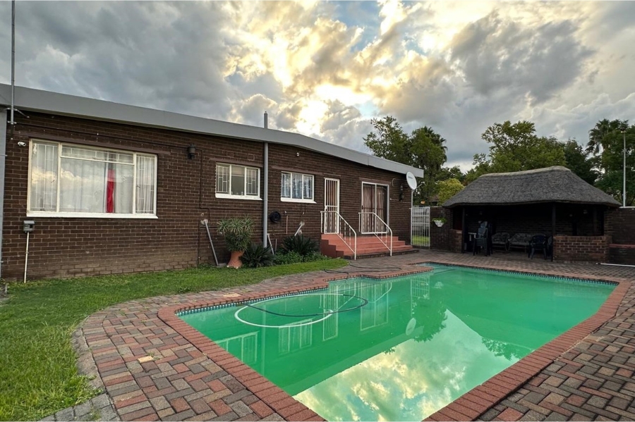 4 Bedroom Property for Sale in Pioneer Park KwaZulu-Natal