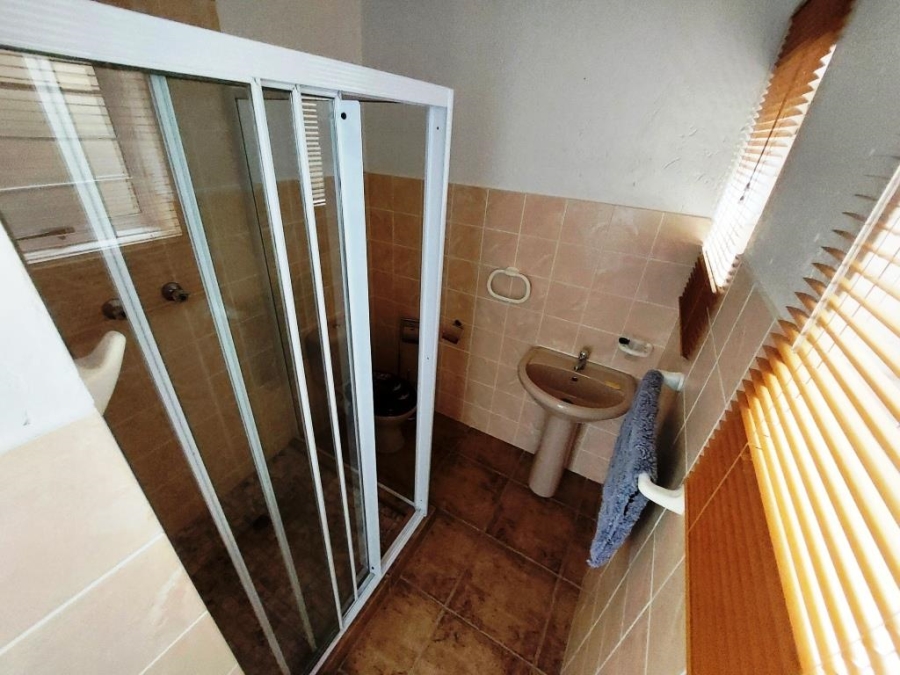 5 Bedroom Property for Sale in Margate KwaZulu-Natal