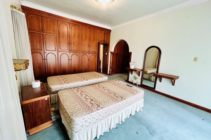 12 Bedroom Property for Sale in Isipingo Hills KwaZulu-Natal