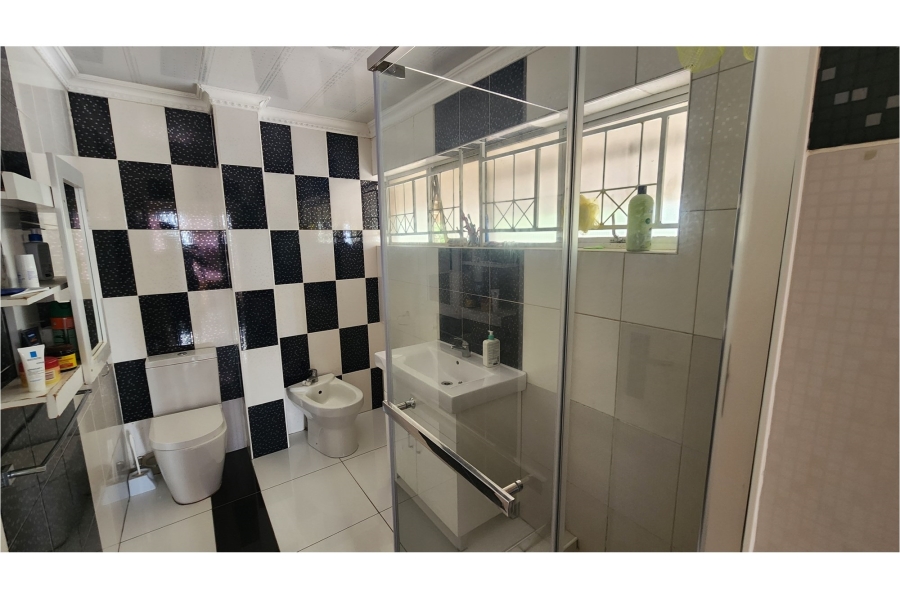 5 Bedroom Property for Sale in Isipingo Hills KwaZulu-Natal