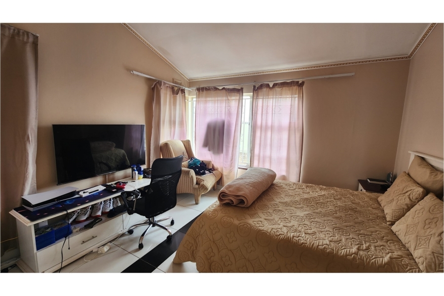 5 Bedroom Property for Sale in Isipingo Hills KwaZulu-Natal