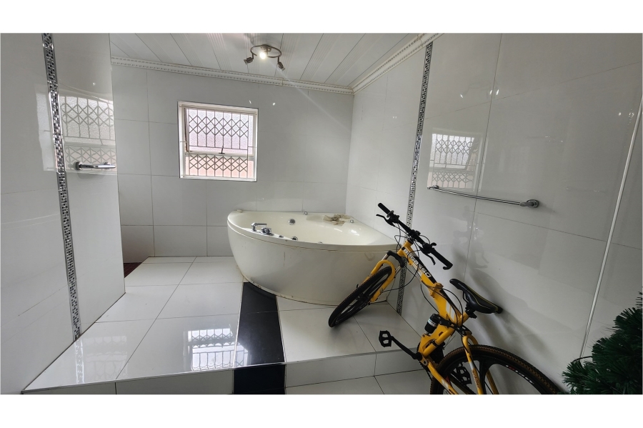 5 Bedroom Property for Sale in Isipingo Hills KwaZulu-Natal