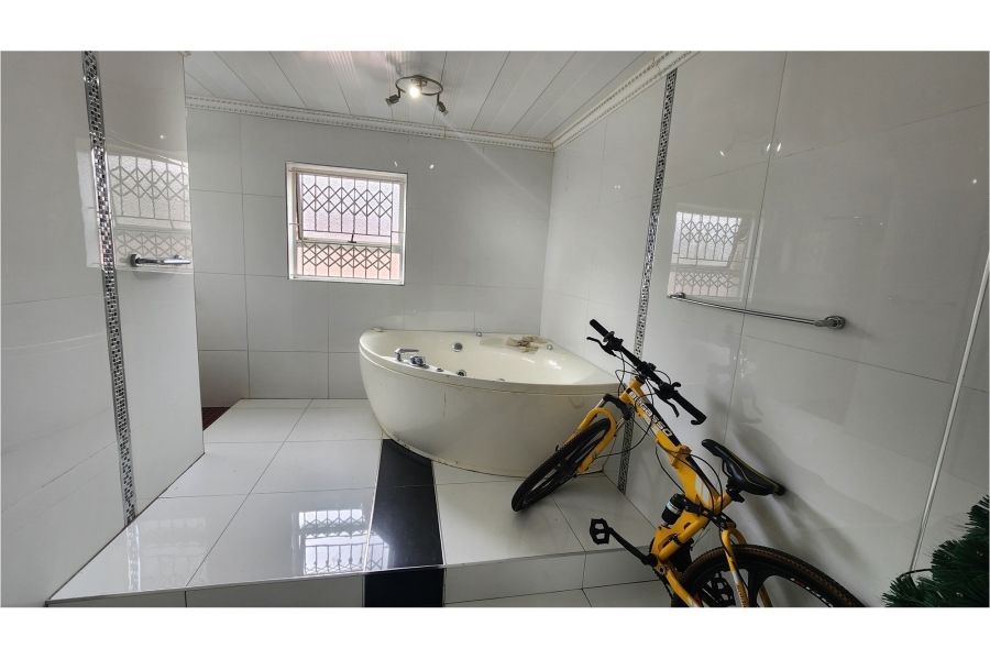 5 Bedroom Property for Sale in Isipingo Hills KwaZulu-Natal