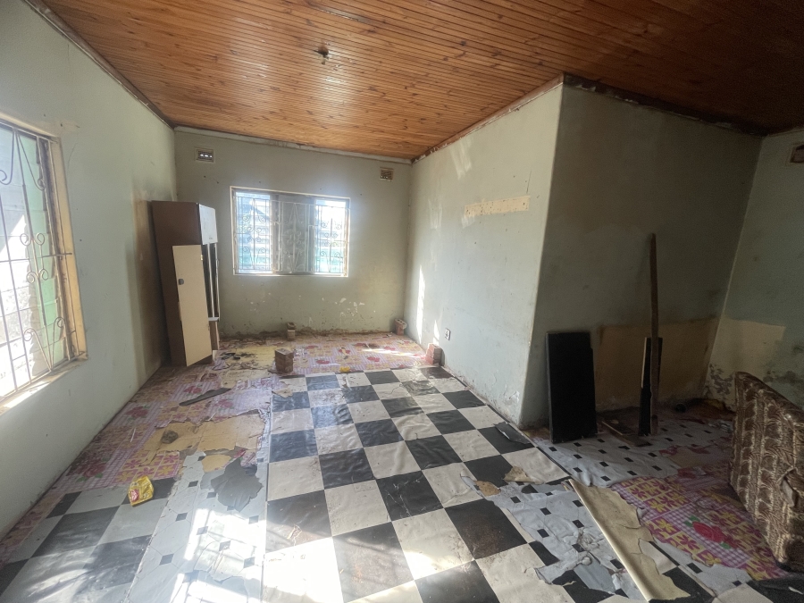 5 Bedroom Property for Sale in Umlazi Q KwaZulu-Natal