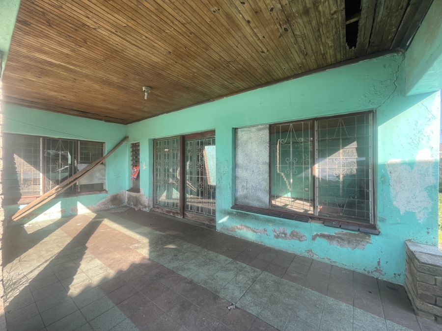 5 Bedroom Property for Sale in Umlazi Q KwaZulu-Natal