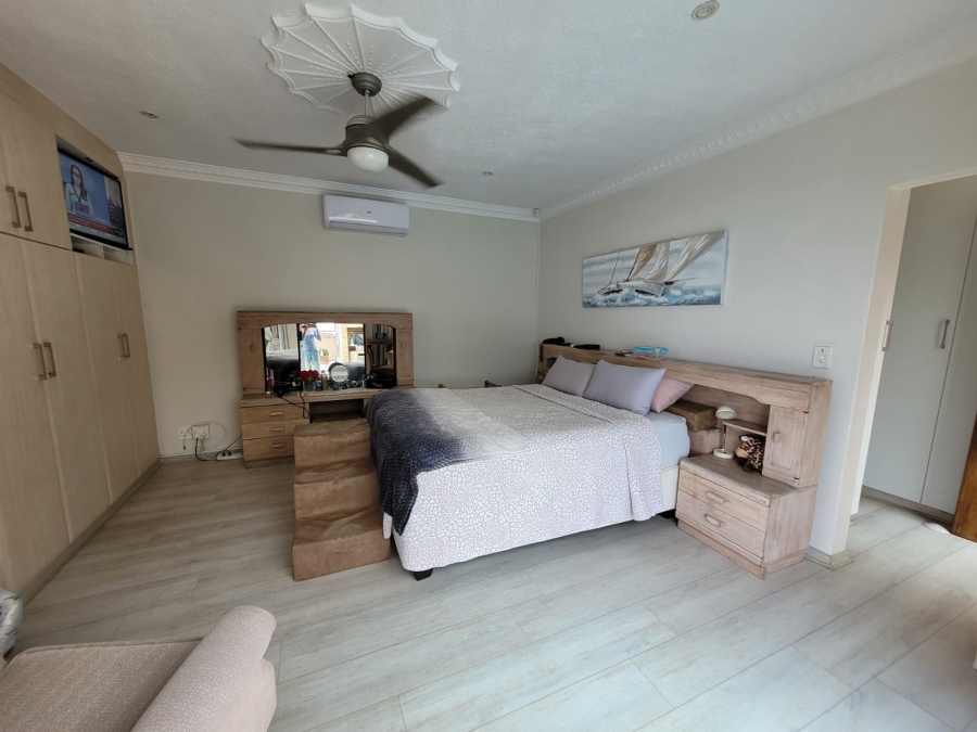 5 Bedroom Property for Sale in Shelly Beach KwaZulu-Natal
