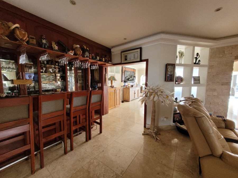 5 Bedroom Property for Sale in Shelly Beach KwaZulu-Natal