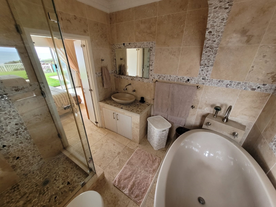 5 Bedroom Property for Sale in Shelly Beach KwaZulu-Natal
