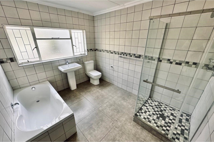 4 Bedroom Property for Sale in Schuinshoogte KwaZulu-Natal