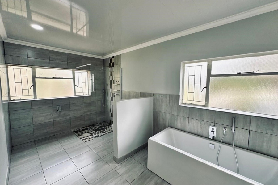 4 Bedroom Property for Sale in Schuinshoogte KwaZulu-Natal