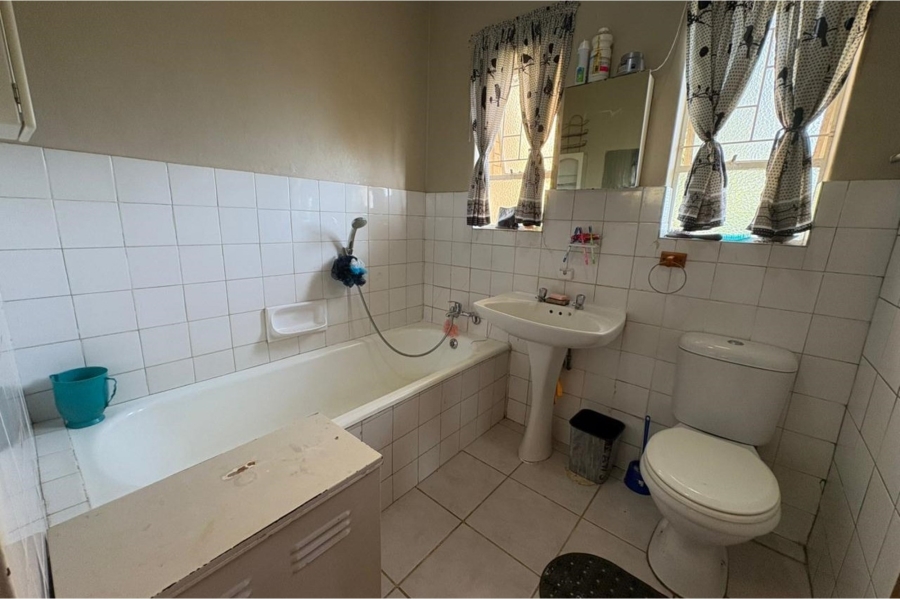 4 Bedroom Property for Sale in Schuinshoogte KwaZulu-Natal