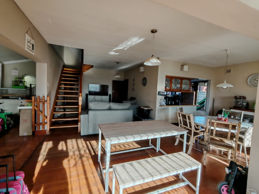 8 Bedroom Property for Sale in Ocean View KwaZulu-Natal